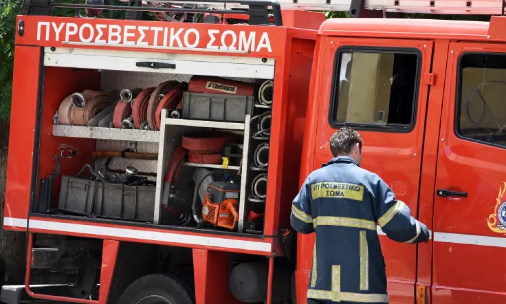 Πυρκαγιά στα Νεόκτιστα Ασπροπύργου - Επιχειρούν 3 ελικόπτερα